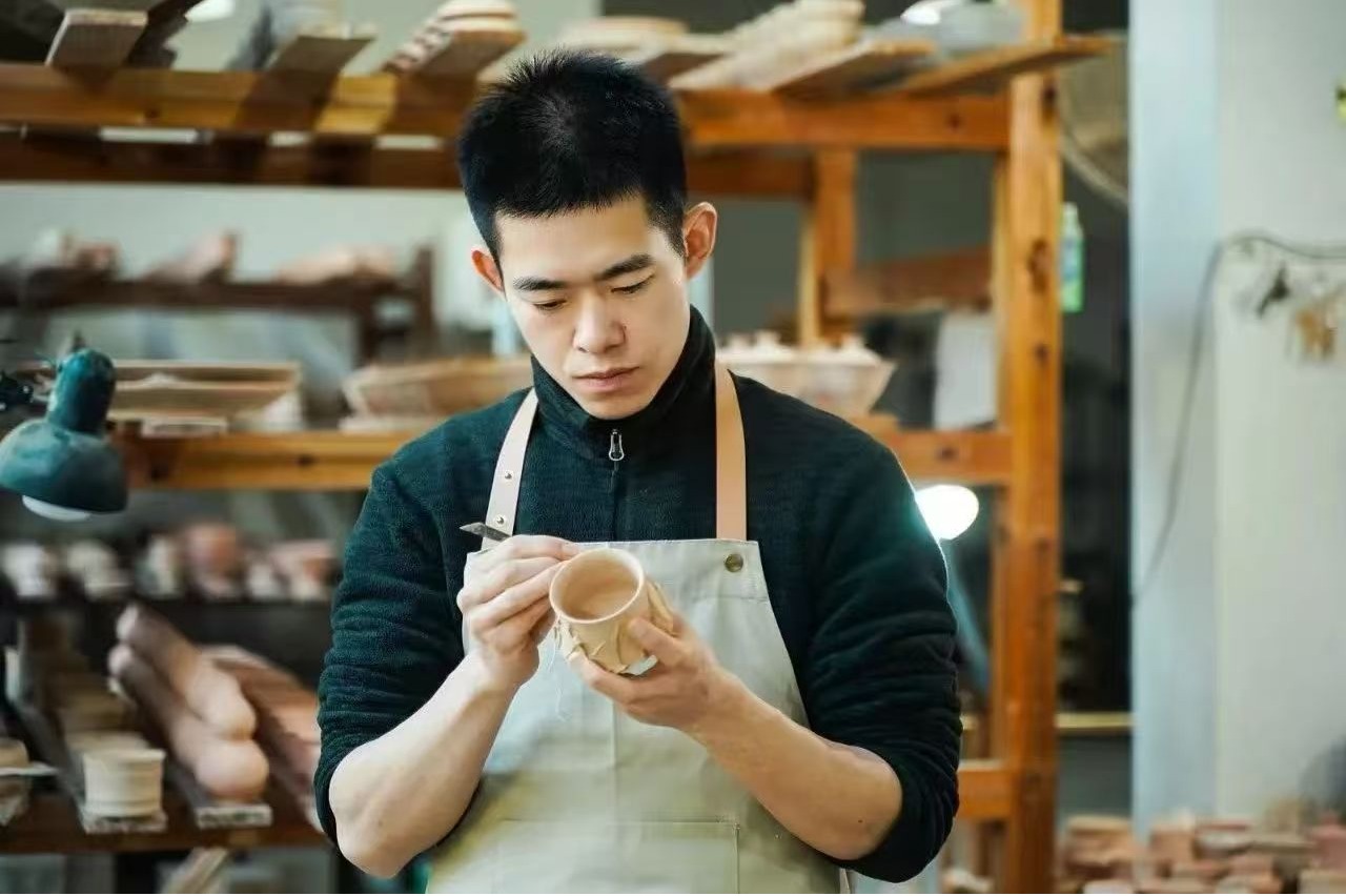 叶晨曦：传承与时代同频，让龙泉青瓷更具活力和生命力